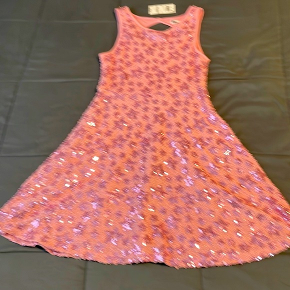 STUNNING GIRLS DRESS! SIze L  4’8” - 5’1” 74-100lbs - Picture 2 of 4